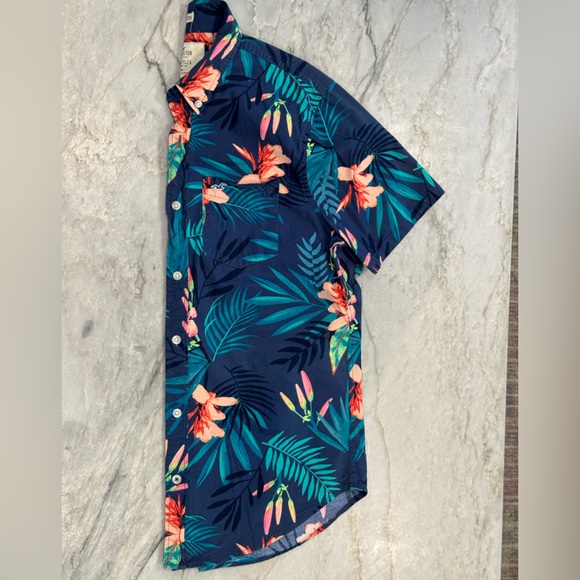 Hollister Epic Flex Tropical Exploded Print Button Down Shirt - Picture 4 of 7